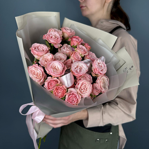 9 Роз Кустовых "Мадам Бомбастик" 50 см.