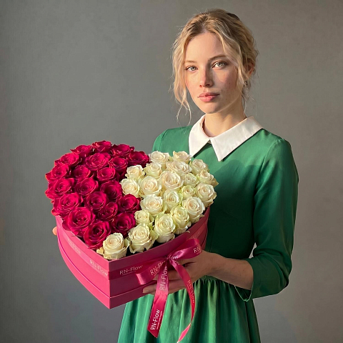 51 Роза в коробке Сердце. "Атена", "Мадам Церайс".